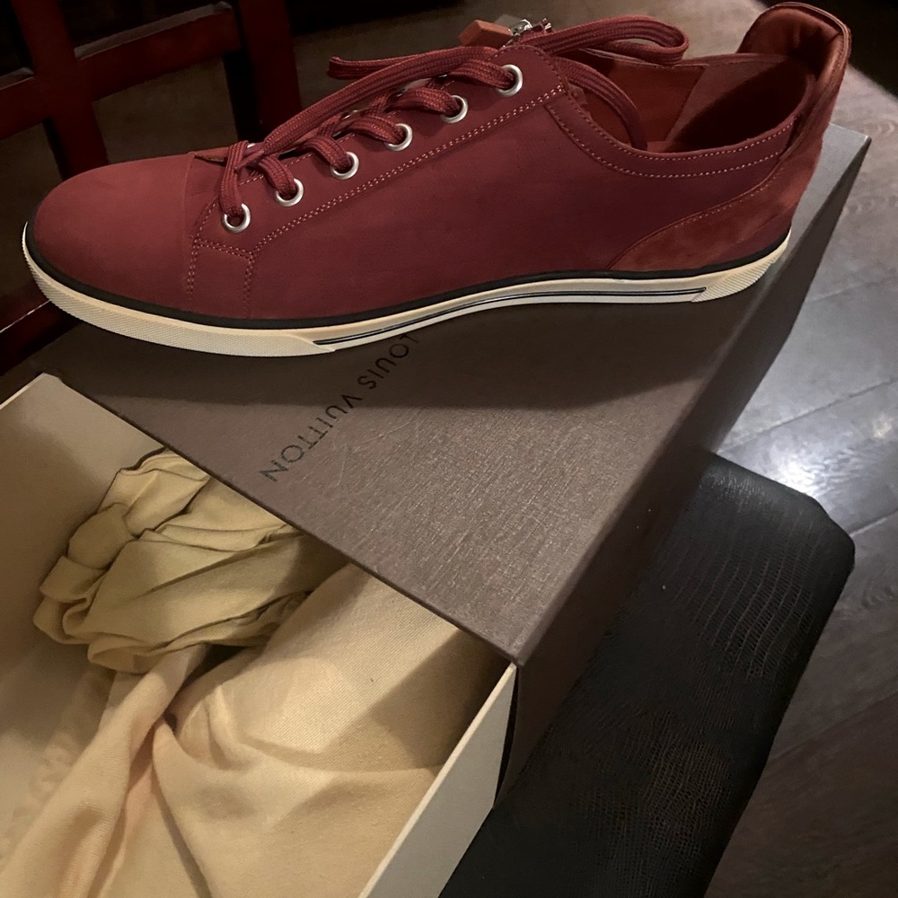 Louis Vuitton size 12 rust color never worn